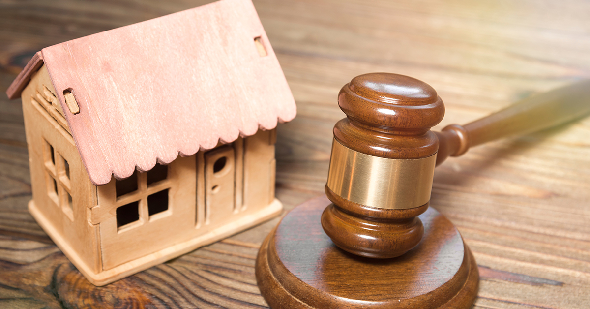 4293/2020ΜονΠρωτΑθ (Ασφ) – Παραχώρηση οικογενειακής στέγης στην έχουσα τη γονική μέριμνα των εκτός γάμου τέκνων, μητέρα τους, παρότι αφενός δεν συνήφθη ποτέ γάμος μεταξύ των γονέων και αφετέρου η οικία ανήκει μόνο στον πατέρα και σε τρίτο πρόσωπο