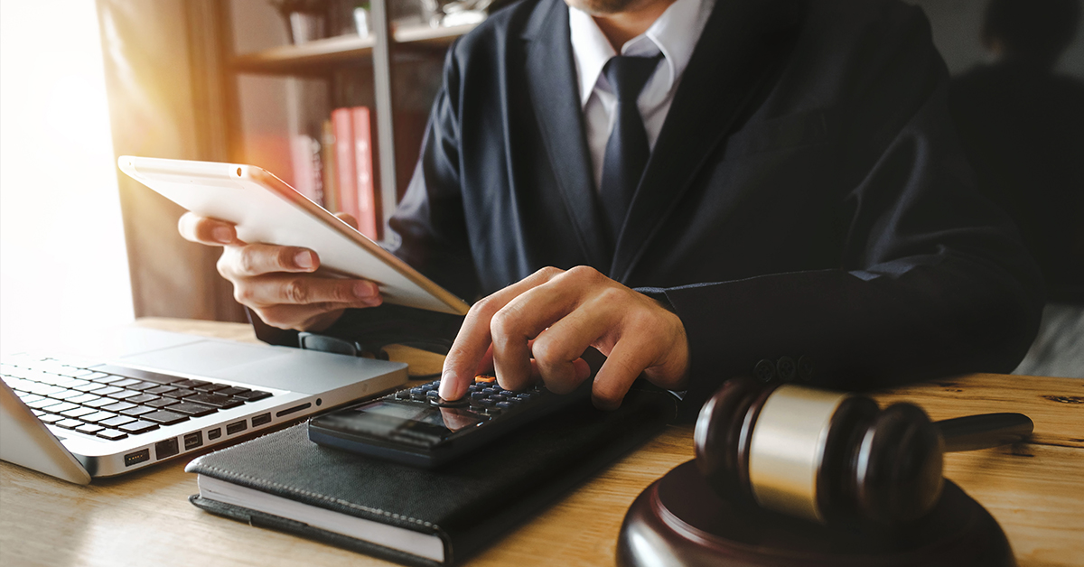 Η δικαστική διεκδίκηση της είσπραξης του αναλογούντος ΦΠΑ,  όταν δεν έχει εκδοθεί κατά την παροχή της υπηρεσίας ή την εκτέλεση του έργου το αντίστοιχο φορολογικό παραστατικό (ΜονΕφΑθ 4742/2020)